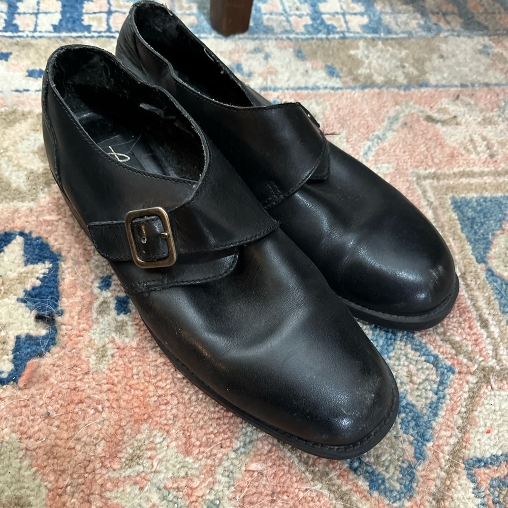 Vintage 90s black leather dark academia loafers